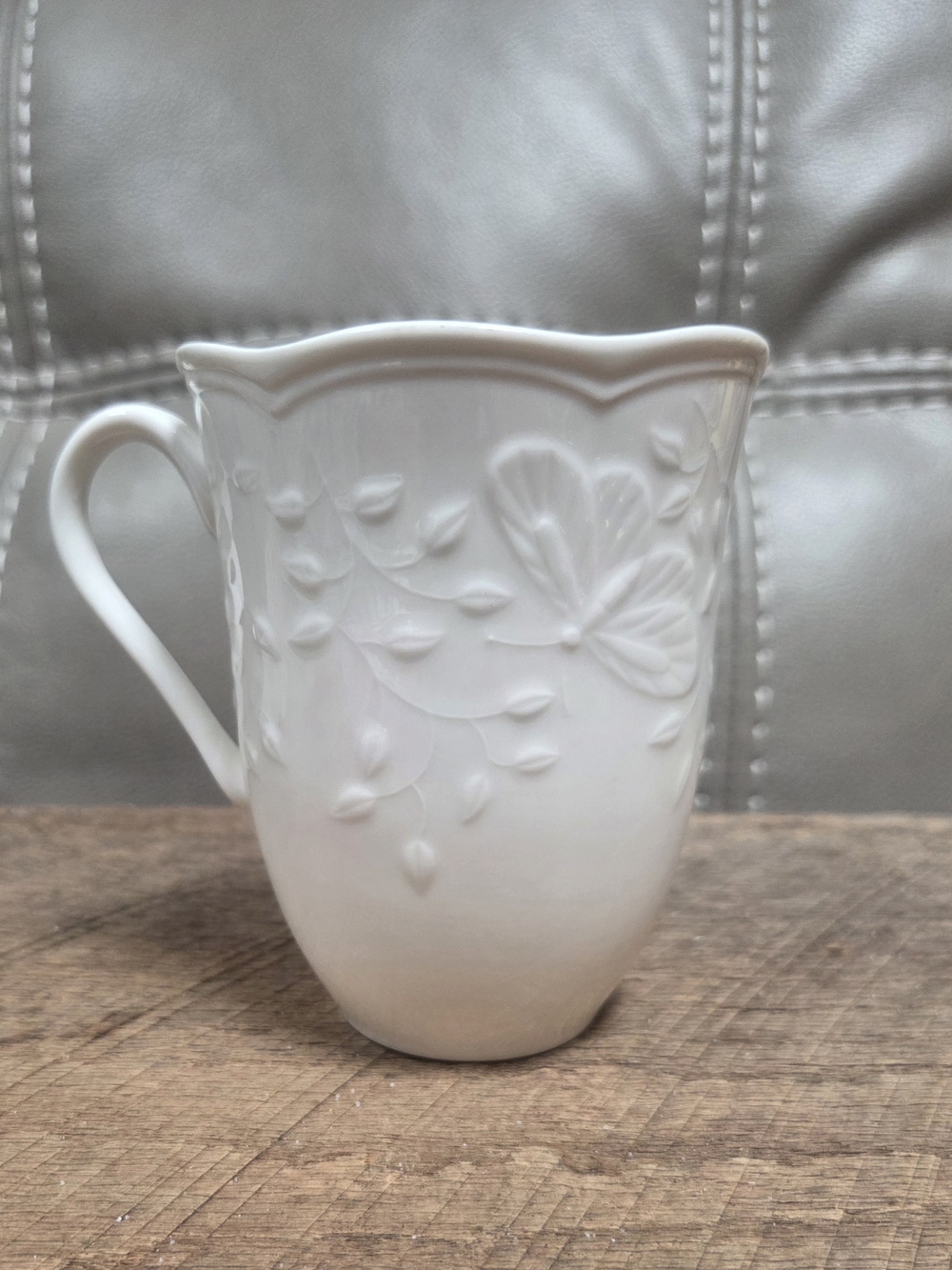 Lenox Butterfly Meadow Cloud  Embossed Porcelain Scalloped Mug ~ Bin 1J